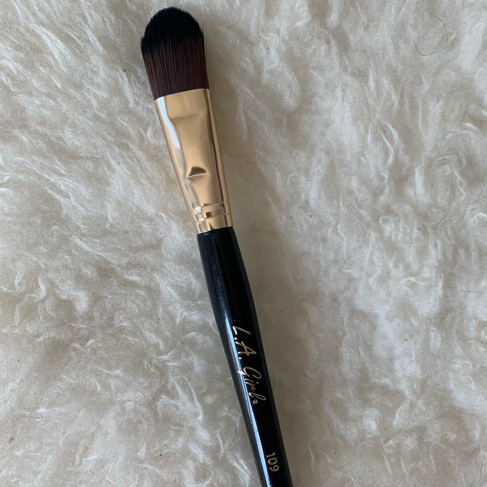 LA Girl Flat Foundation Brush